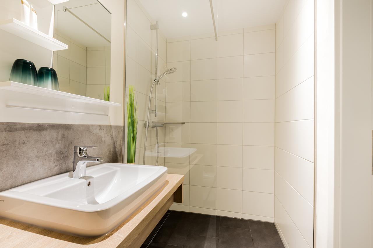 Hotel Dh -Deutsches Haus- เอมเดน ภายนอก รูปภาพ